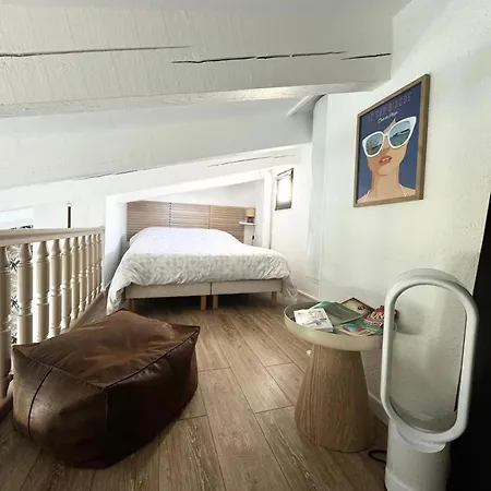 Апартаменти 28 M² Piscine Агд